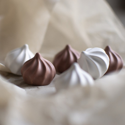                             Keramická dekorácia pusinka Meringue White                        