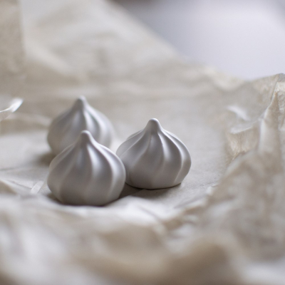                             Keramická dekorácia pusinka Meringue White                        