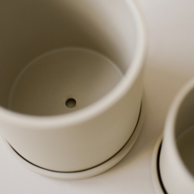                             Keramický kvetináč s podmiskou Grow Pot Creme 10cm                        
