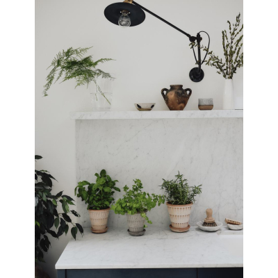                             Kvetináč Pantheon s podmiskou Raw Rosa 16 cm                        