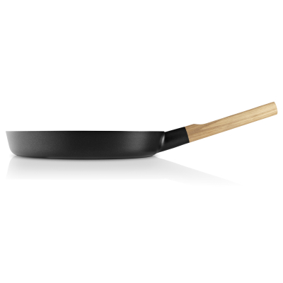                             Panvica s drevenou rukoväťou Nordic kitchen, 28 cm                        