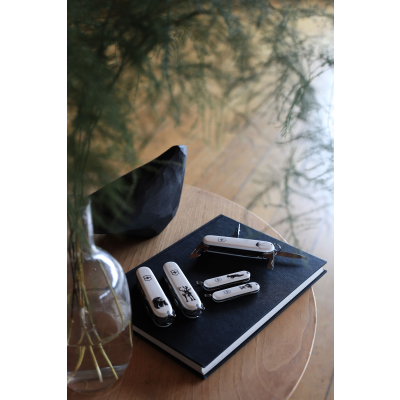                             Vreckový nôž Victorinox s ilustráciou medveďa 9,1 cm                        