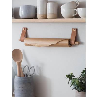 Kuchynský držiak na rolky s koženými pútkami Kelston                    