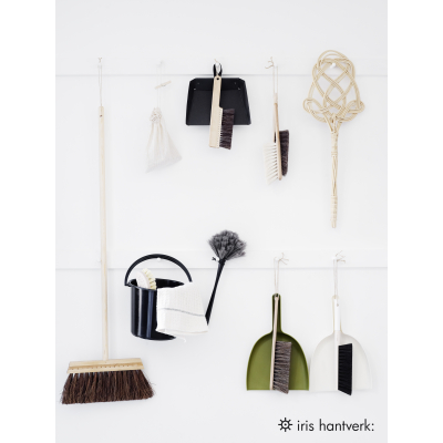                             Zmetáčik s bielou rukoväťou Birchwood Broom                        