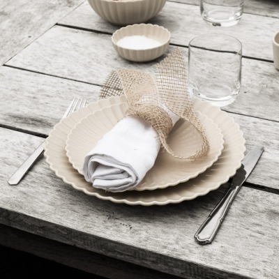                             Servírovací tanier Flora Beige 26 cm                        