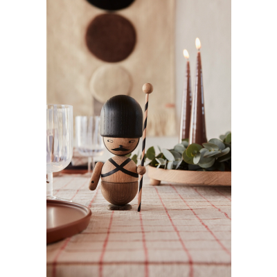                             Drevená figúrka Gilbert Guard Oak                        